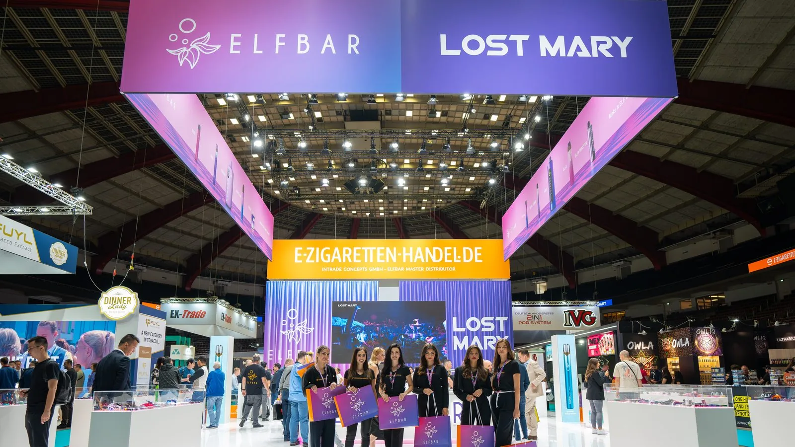 Elfbar- und Lost-Mary-Markenstand auf einer großen Messe, fotografiert von Pixer